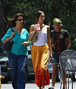 isabellucasfancom_candids_014.jpg