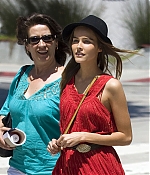 isabellucasfancom_candids_002.jpg