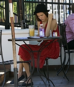 isabellucasfancom_candids_005.jpg