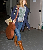 isabellucasfancom_candids_003.jpg