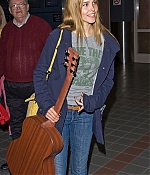 isabellucasfancom_candids_006.jpg