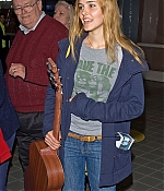 isabellucasfancom_candids_007.jpg