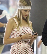 isabellucasfancom_candids_025.jpg