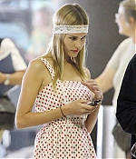 isabellucasfancom_candids_026.jpg