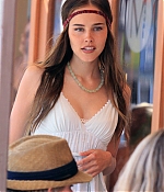 isabellucasfancom_candids_029.jpg