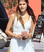 isabellucasfancom_candids_042.jpg