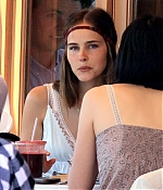 isabellucasfancom_candids_064.jpg