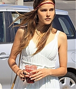 isabellucasfancom_candids_077.jpg