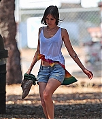 isabellucasfancom_candids_002.jpg