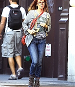 isabellucasfancom_candids_010.jpg