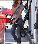 isabellucasfancom_candids_012.jpg