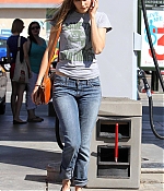 isabellucasfancom_candids_013.jpg