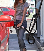 isabellucasfancom_candids_019.jpg