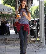 isabellucasfancom_candids_002.jpg