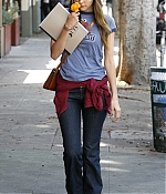 isabellucasfancom_candids_019.jpg