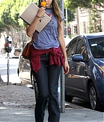 isabellucasfancom_candids_026.jpg