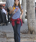 isabellucasfancom_candids_032.jpg