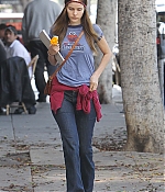 isabellucasfancom_candids_033.jpg