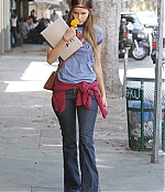 isabellucasfancom_candids_037.jpg