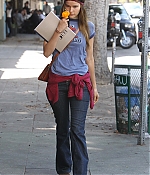 isabellucasfancom_candids_038.jpg