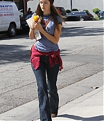 isabellucasfancom_candids_043.jpg