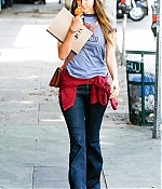 isabellucasfancom_candids_055.jpg