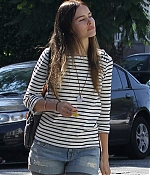 isabellucasfancom_candids_007.jpg