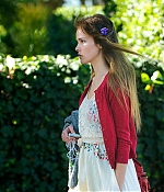 isabellucasfancom_candids_012.jpg