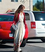 isabellucasfancom_candids_020.jpg