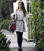 isabellucasfancom_candids_004.jpg