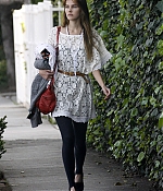 isabellucasfancom_candids_006.jpg