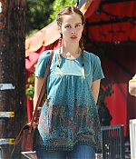 isabellucasfancom_candids_015.jpg