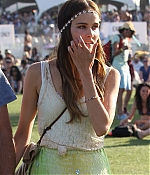 isabellucasfancom_candids_028.jpg