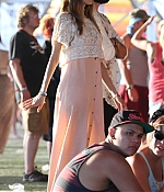 isabellucasfancom_candids_009.jpg