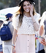 isabellucasfancom_candids_015.jpg