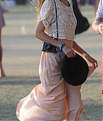 isabellucasfancom_candids_074.jpg