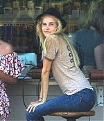 isabellucasfancom_candids_020.jpg