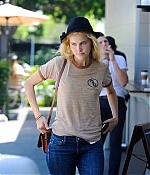 isabellucasfancom_candids_029.jpg