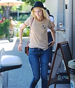 isabellucasfancom_candids_030.jpg