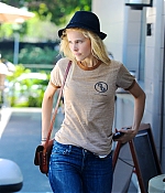 isabellucasfancom_candids_032.jpg