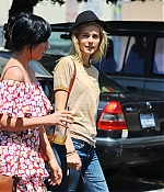 isabellucasfancom_candids_041.jpg