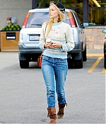 isabellucasfancom_candids_010.jpg