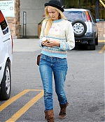 isabellucasfancom_candids_015.jpg