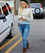 isabellucasfancom_candids_017.jpg