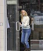 isabellucasfancom_candids_023.jpg