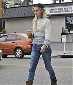 isabellucasfancom_candids_033.jpg