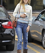 isabellucasfancom_candids_034.jpg