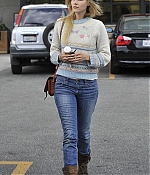 isabellucasfancom_candids_036.jpg