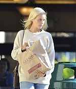 isabellucasfancom_candids_029.jpg