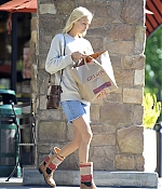 isabellucasfancom_candids_039.jpg